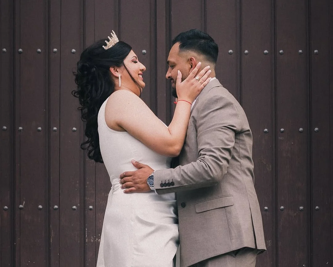 Alen and Gabriela share a kiss